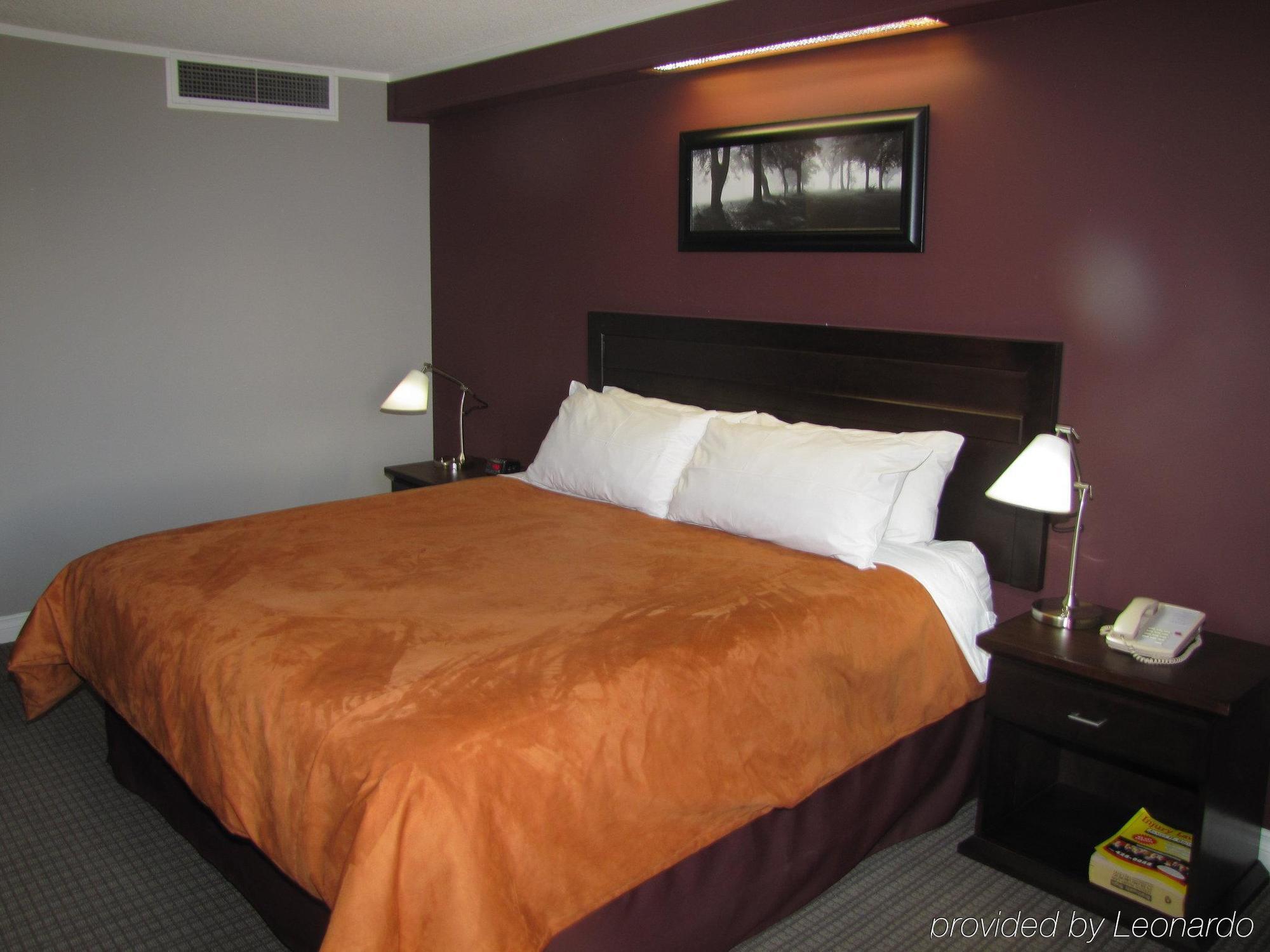 Coliseum Inn Edmonton Room photo